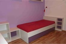 Dívčí pokoj - fialová a bílá - postel